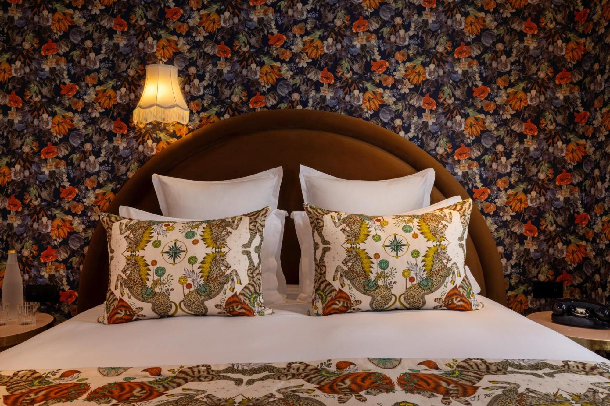 Hotel Ginette A La Folie & Spa Parigi Esterno foto