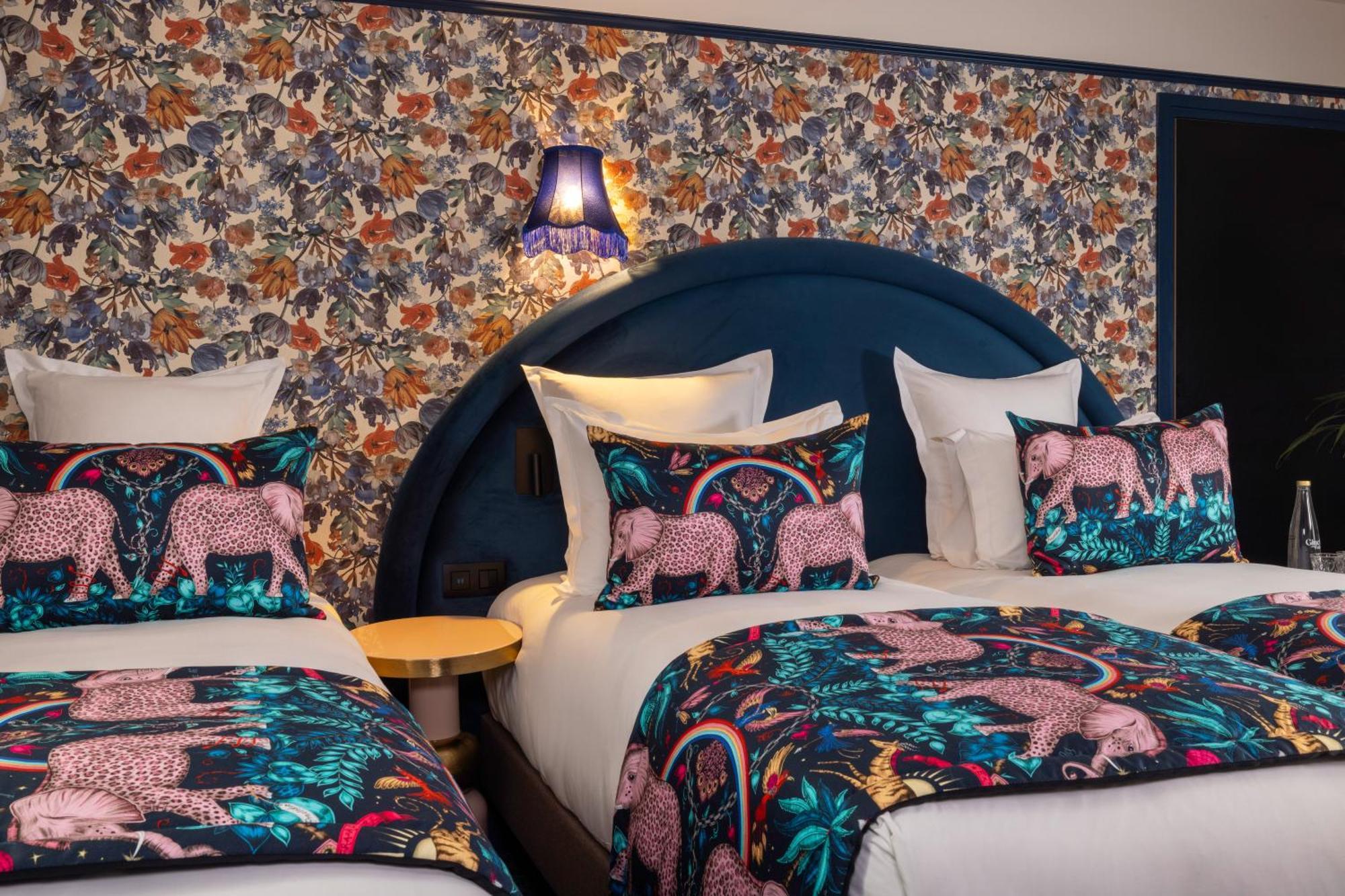 Hotel Ginette A La Folie & Spa Parigi Esterno foto