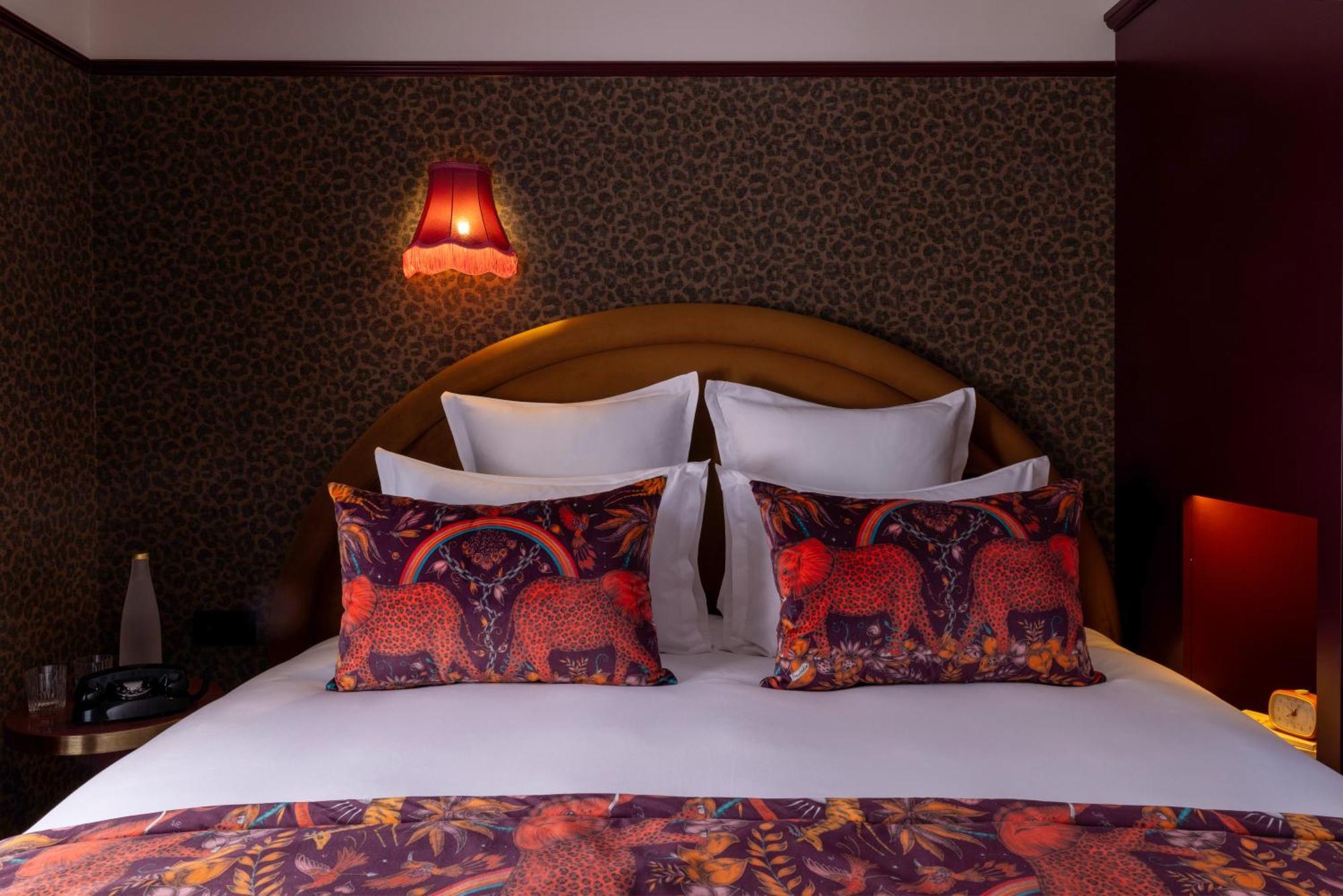 Hotel Ginette A La Folie & Spa Parigi Esterno foto