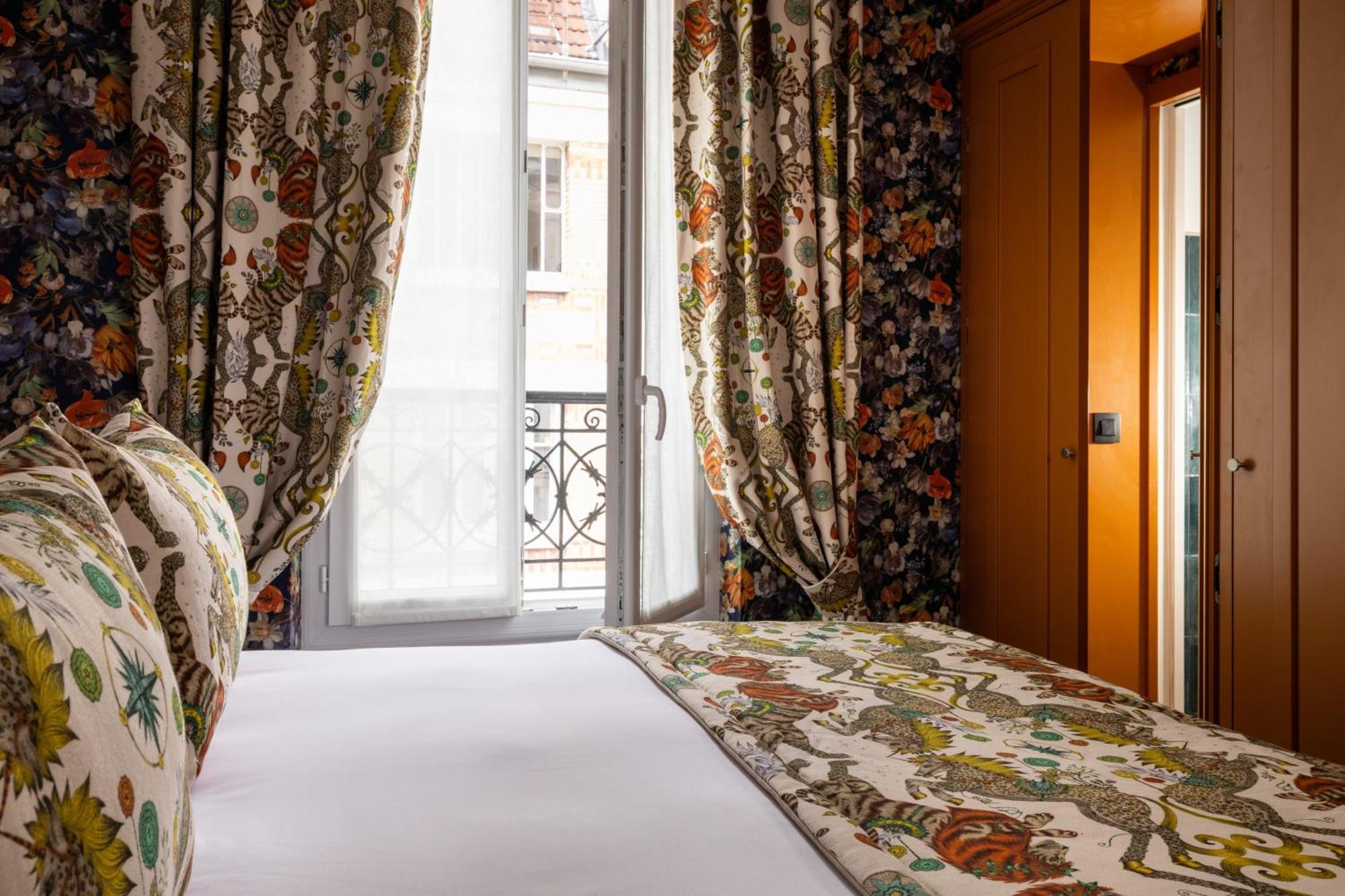 Hotel Ginette A La Folie & Spa Parigi Esterno foto