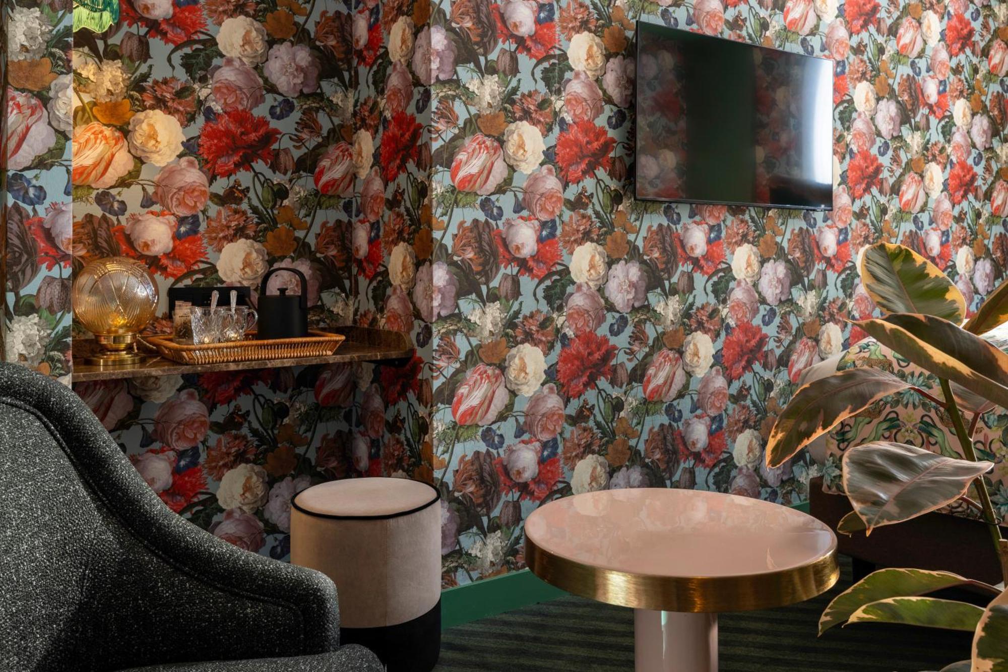 Hotel Ginette A La Folie & Spa Parigi Esterno foto
