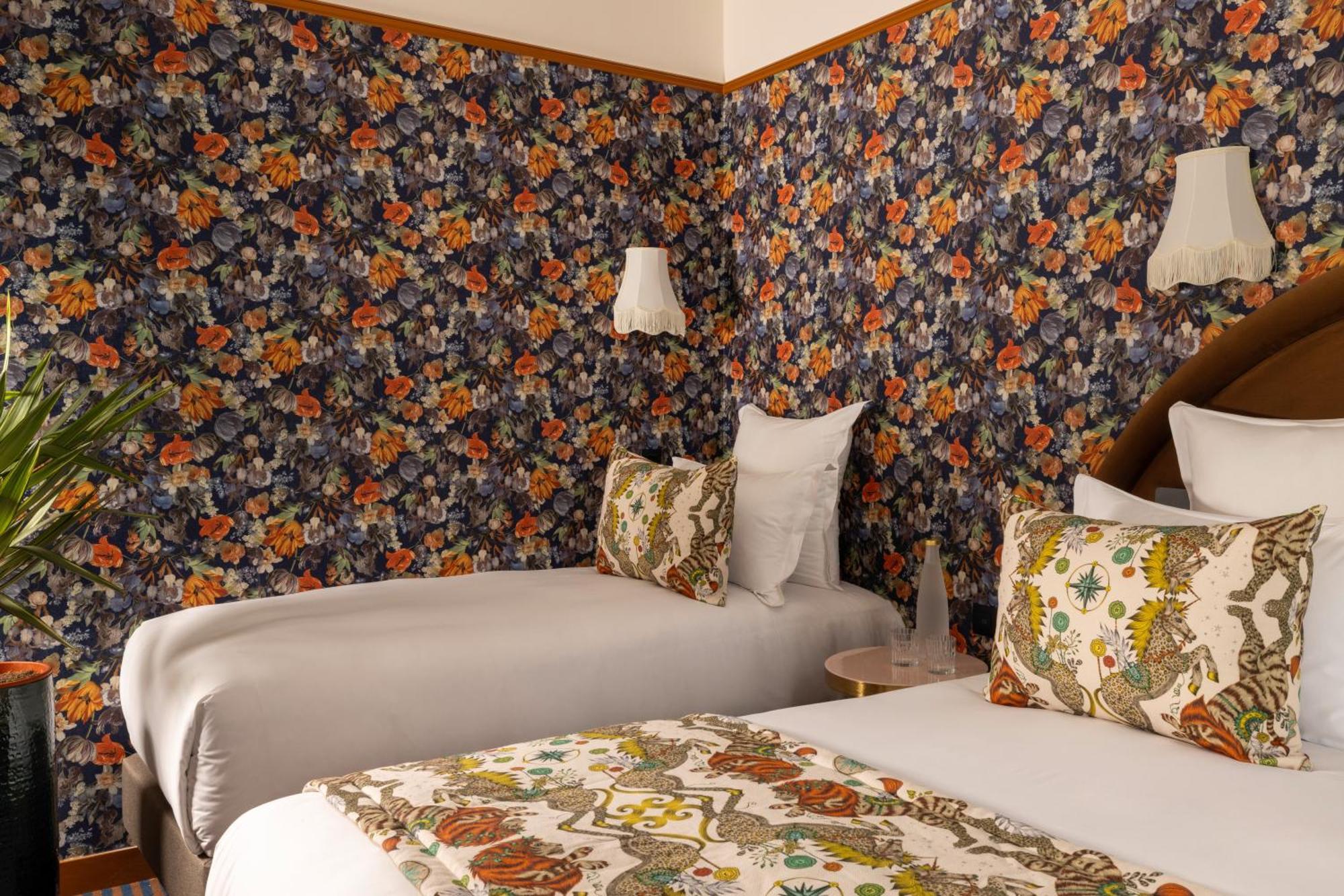 Hotel Ginette A La Folie & Spa Parigi Esterno foto
